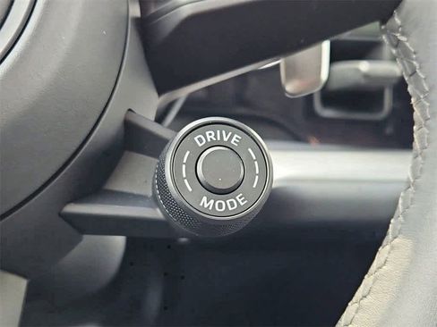 Used 2025 Porsche Cayenne S image 20