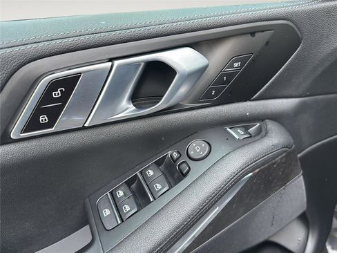 Used 2022 BMW X5 xDrive40i w/ Premium Package image 10