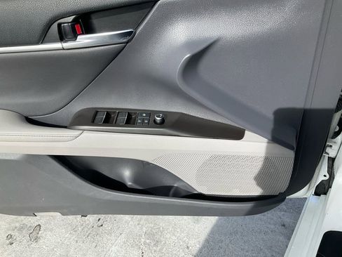 Used 2021 Toyota Camry XLE image 13