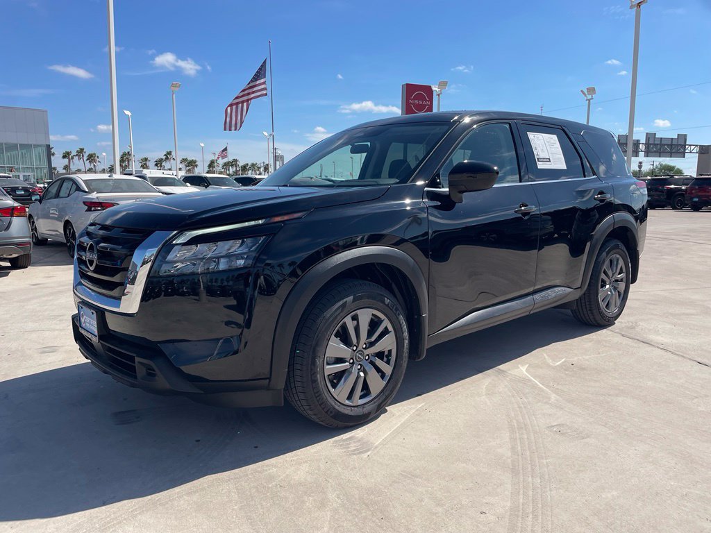 Certified 2025 Nissan Pathfinder S FWD image 3