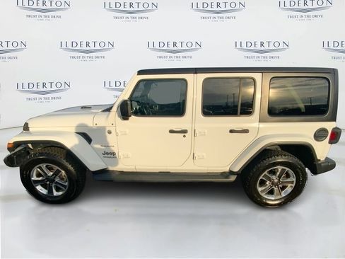 Used 2018 Jeep Wrangler Unlimited Sahara image 8