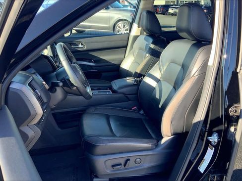 Used 2023 Nissan Pathfinder SL w/ SL Premium Package FWD image 8