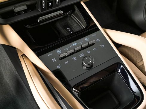 New 2026 Porsche Cayenne Coupe AWD/4WD image 18
