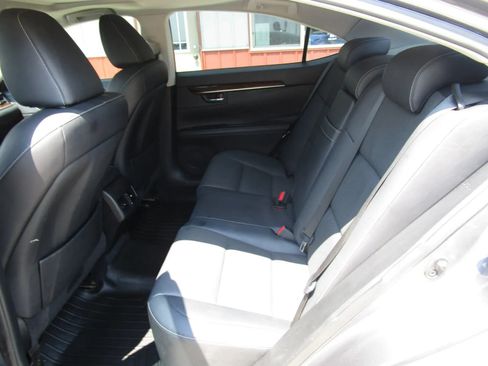 Used 2015 Lexus ES 350 w/ Premium Package FWD image 11