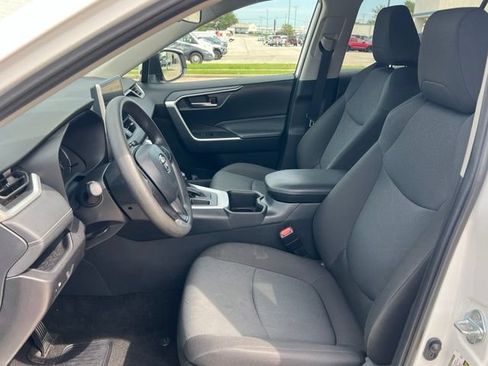 Used 2025 Toyota RAV4 XLE FWD image 30