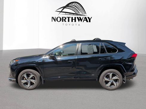 Used 2021 Toyota RAV4 SE w/ Weather & Moonroof Package AWD/4WD image 6