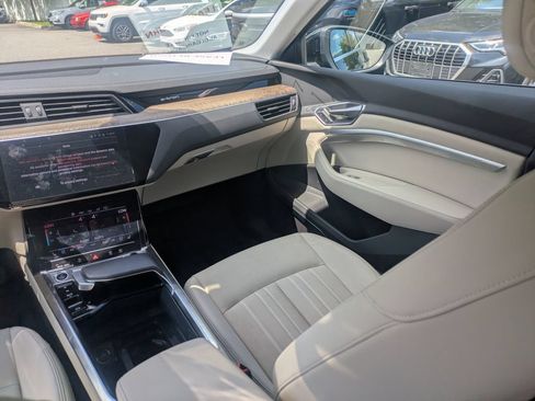 Used 2024 Audi Q8 e-tron Premium Plus w/ Premium Plus Package AWD/4WD image 15