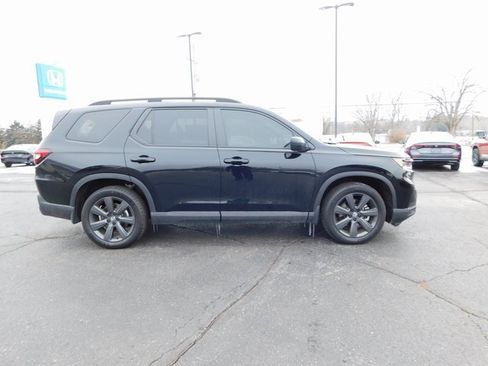 New 2025 Honda Pilot Sport image 2
