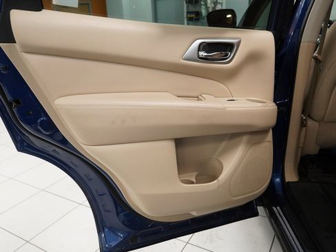 Used 2019 Nissan Pathfinder SV image 24