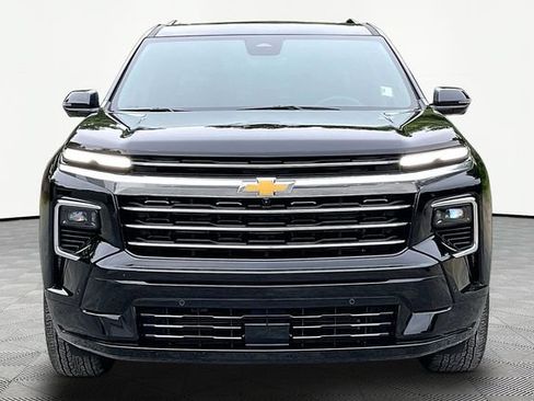 Used 2025 Chevrolet Traverse High Country FWD image 2
