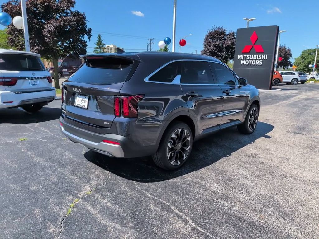Used 2025 Kia Sorento EX AWD/4WD image 7