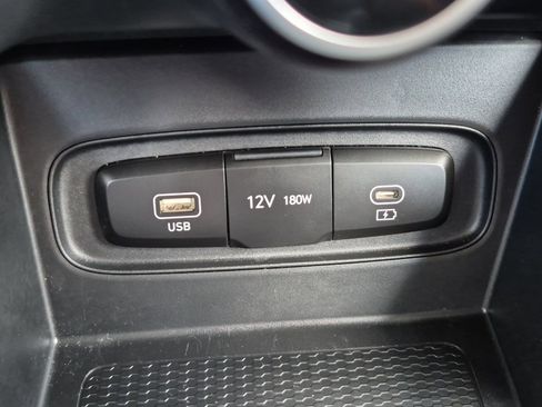 Used 2025 Hyundai Venue SE FWD image 19