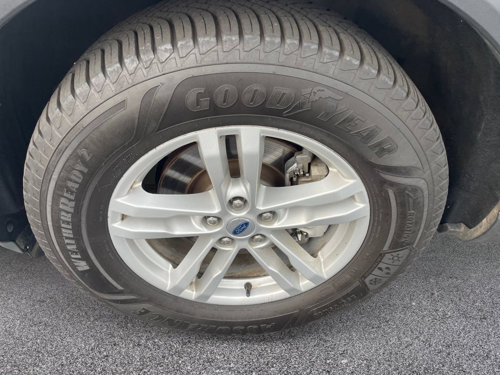 Used 2024 Ford Explorer XLT AWD/4WD image 12