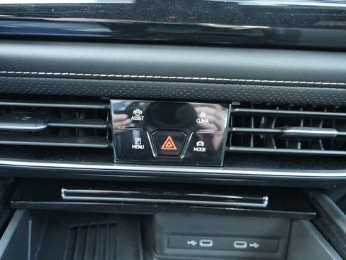 Used 2025 Volkswagen Atlas Cross Sport SE image 35