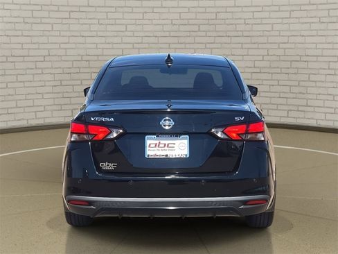 Used 2021 Nissan Versa SV image 6