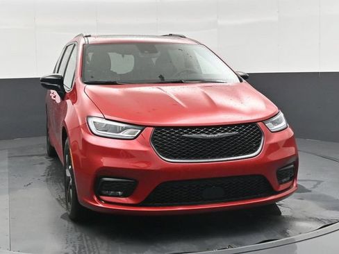Used 2025 Chrysler Pacifica Limited FWD image 29