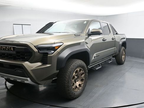 Used 2024 Toyota Tacoma Trailhunter image 4