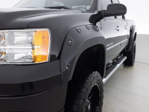 Used 2013 GMC Sierra 2500 Denali w/ Suspension Package, Off-Road AWD/4WD image 12