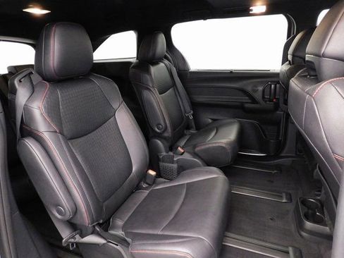 Used 2025 Toyota Sienna XSE image 31