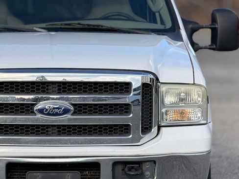 Used 2005 Ford Excursion XLS RWD image 12