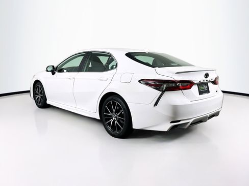 Used 2023 Toyota Camry SE w/ Cold Weather Package image 5