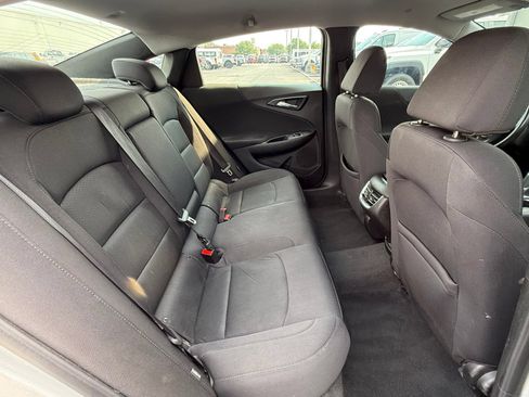 Used 2017 Chevrolet Malibu LT FWD image 15