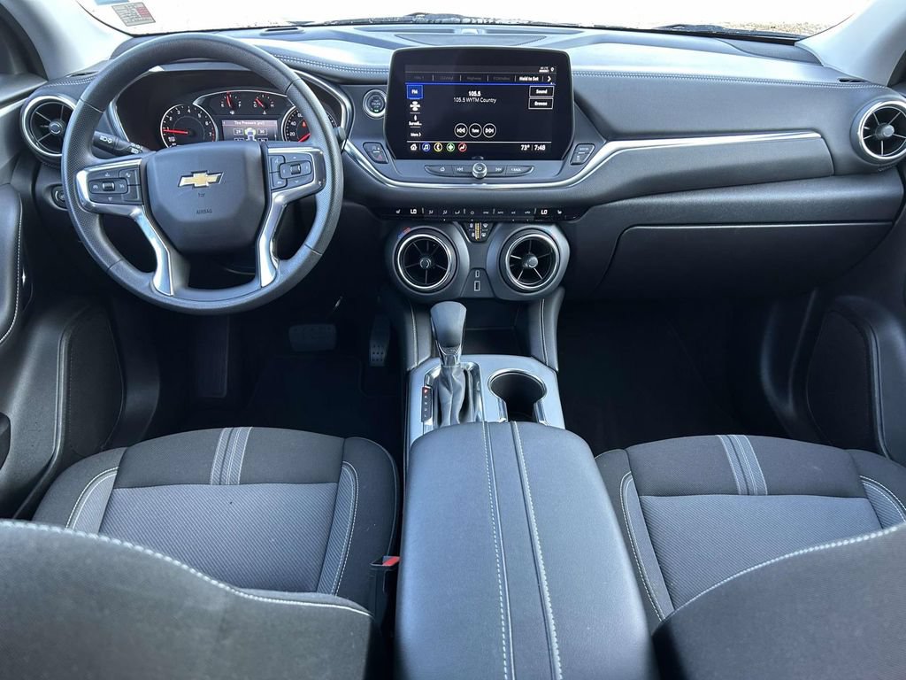 Used 2025 Chevrolet Blazer LT FWD image 13
