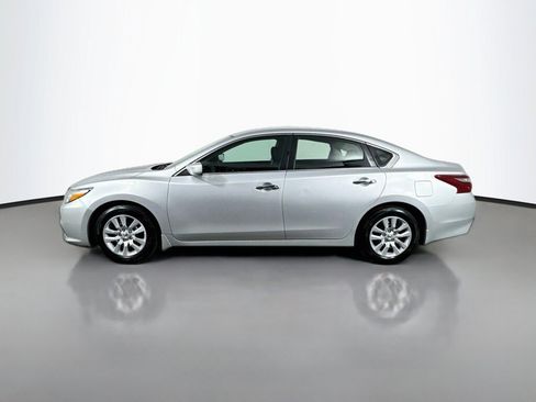 Used 2018 Nissan Altima 2.5 S w/ S Convenience Package FWD image 2
