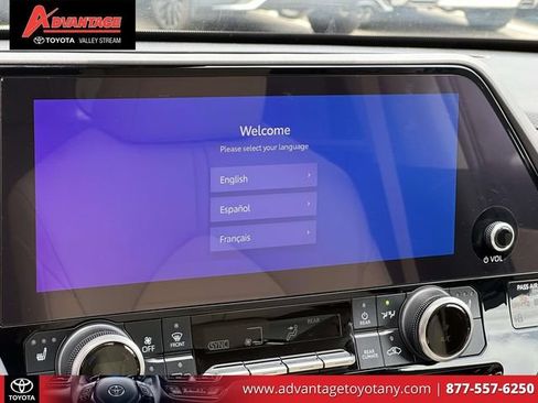 Used 2023 Toyota Highlander XLE AWD/4WD image 33