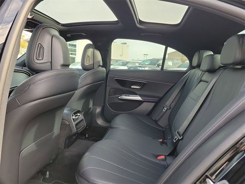 Used 2024 Mercedes-Benz E 350 4MATIC Sedan image 13