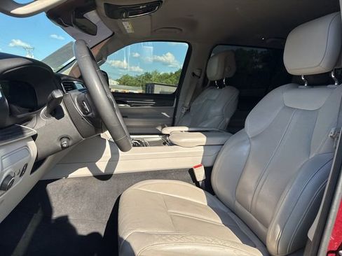 Used 2022 Jeep Wagoneer Series III RWD image 9
