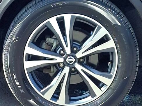 Used 2017 Nissan Rogue SL w/ SL Premium Package FWD image 33