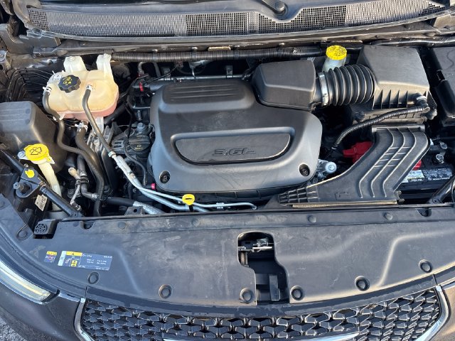 Used 2023 Chrysler Pacifica Touring-L FWD image 20