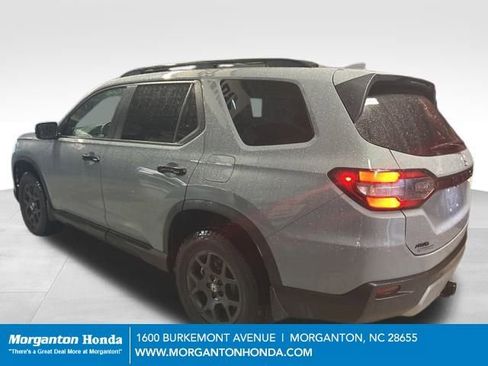 Used 2025 Honda Pilot TrailSport image 6