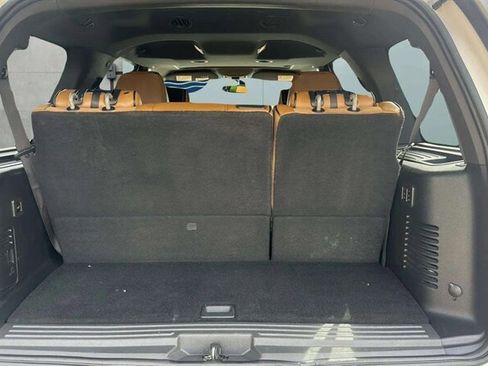 Used 2012 Lincoln Navigator 4WD image 24