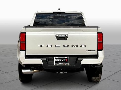 Used 2025 Toyota Tacoma Limited image 4