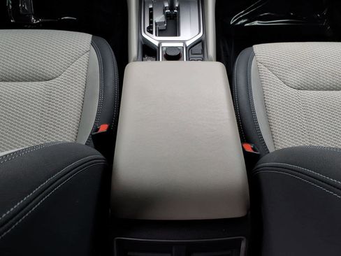 Used 2022 Subaru Forester Premium image 34