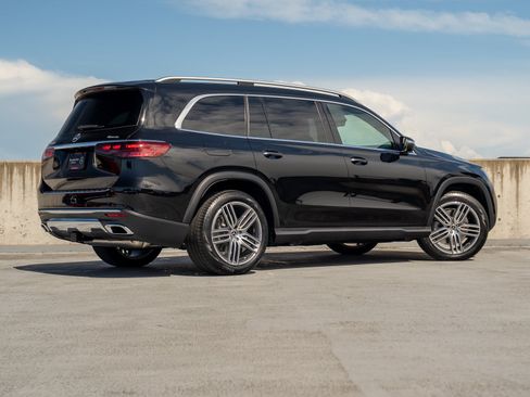 Certified 2025 Mercedes-Benz GLS 450 4MATIC image 4
