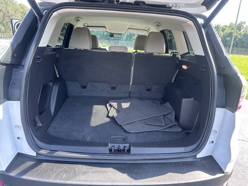 Used 2017 Ford Escape SE w/ Equipment Group 201A FWD image 10