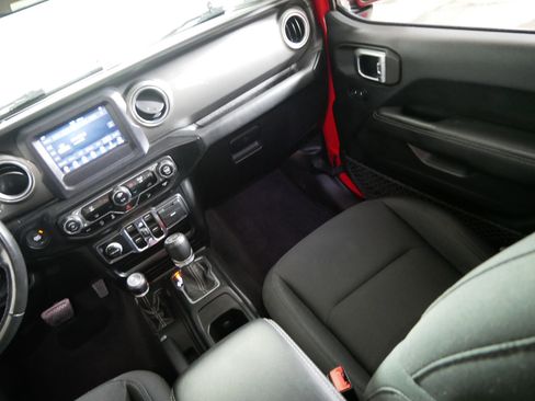 Used 2020 Jeep Wrangler Unlimited Sahara image 11