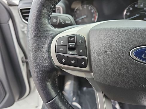 Used 2022 Ford Explorer XLT w/ Equipment Group 202A image 18