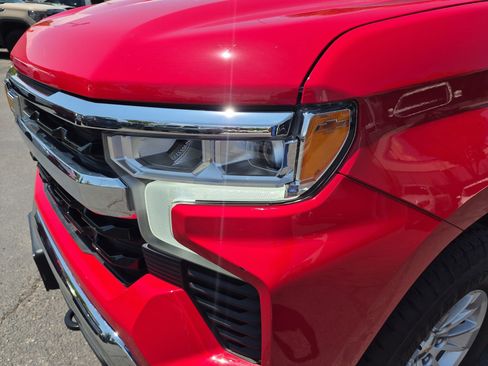 Certified 2026 Chevrolet Silverado 1500 LT w/ Leather Package AWD/4WD image 11