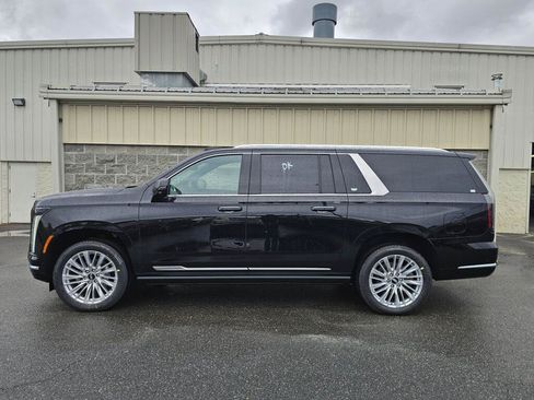 New 2026 Cadillac Escalade ESV Luxury AWD/4WD image 3