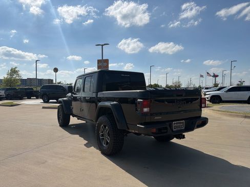 Used 2024 Jeep Gladiator Sport image 3