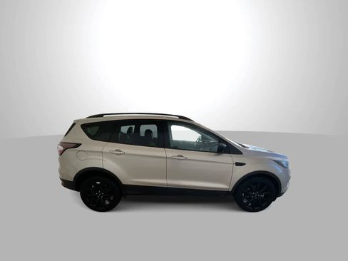 Used 2017 Ford Escape SE w/ Equipment Group 201A image 9