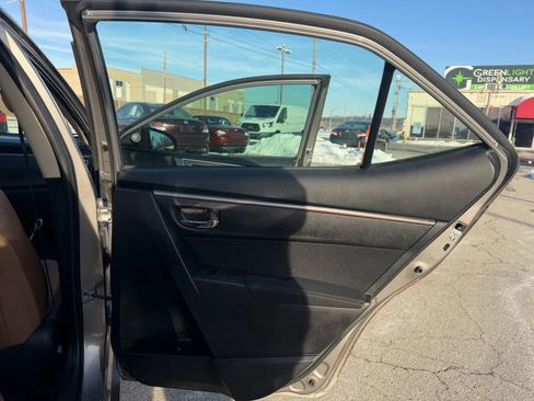 Used 2015 Toyota Corolla LE image 12