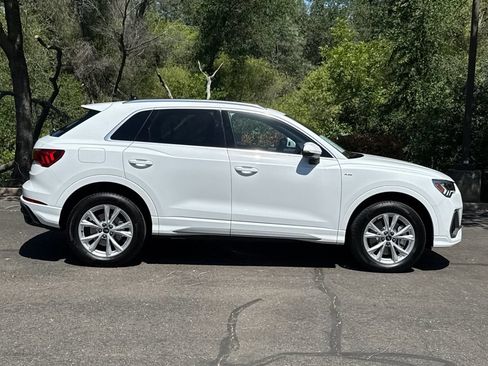 Certified 2025 Audi Q3 2.0T Premium w/ Convenience Package AWD/4WD image 4