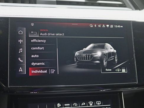 Used 2022 Audi e-tron S Prestige w/ Prestige Package image 23