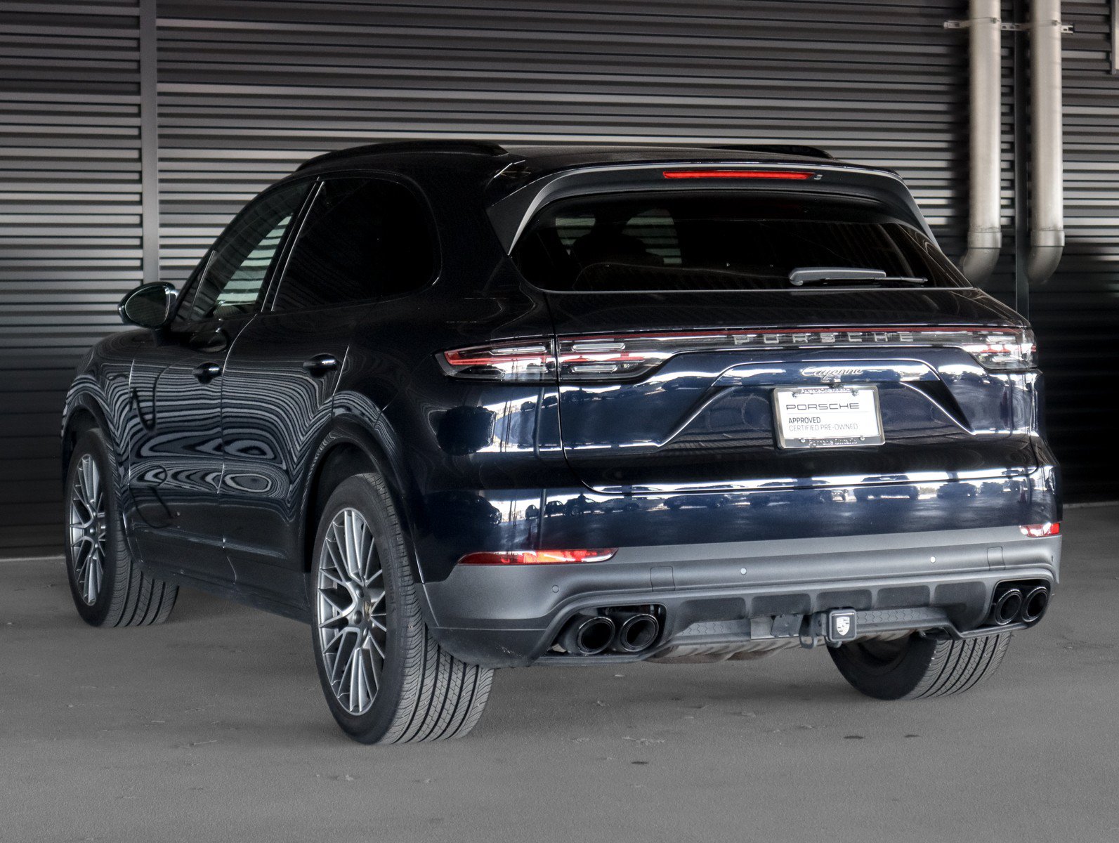 Certified 2023 Porsche Cayenne Platinum Edition AWD/4WD image 3