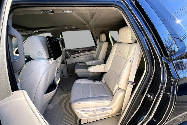 Used 2024 Cadillac Escalade Sport Platinum w/ LPO, ONYX Package AWD/4WD image 22